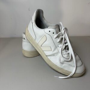 VEJA V10 Sneakers White Extra White Mens 10.5 US Eur 44 Sustainable Leather